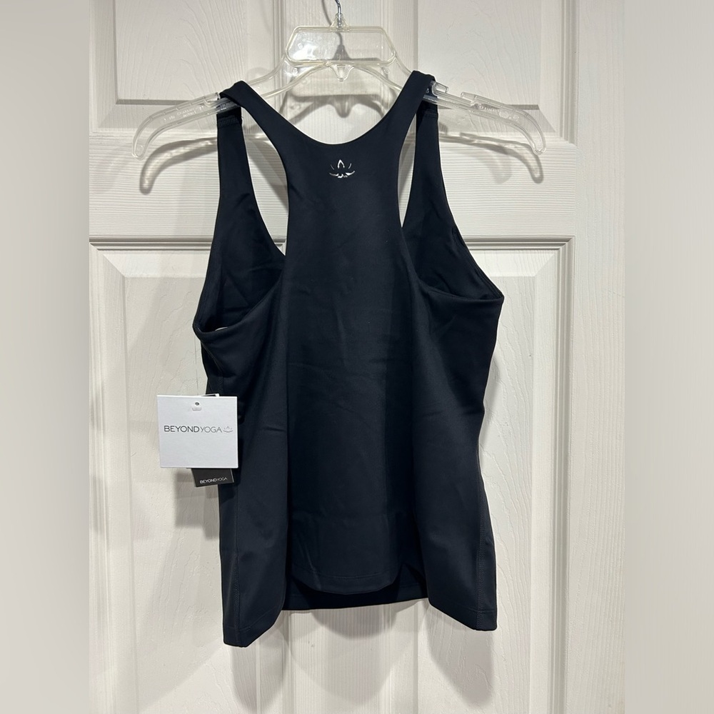 Beyond Yoga Women's Medium POWERBEYOND™ Strength Tank Black NWT Racerback - Picture 3 of 10